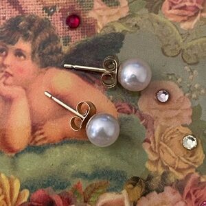 14kt solid yellow gold saltwater white akoya? pearl solitaire stud earrings